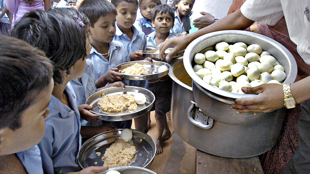 national-child-rights-commission-orders-probe-into-alleged-dyfi-disruption-of-mid-day-meal,-assault-of-cook-at-school-in-kerala’s-kannur