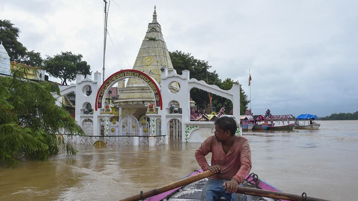 2,900-people-rescued-as-heavy-rains-create-flood-like-situation-in-mp.;-two-die-as-house-collapses-in-gwalior