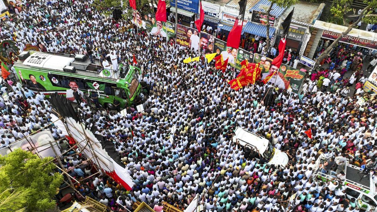 palaniswami-promises-protection-to-traditional-fishermen,-holds-meeting-with-weavers