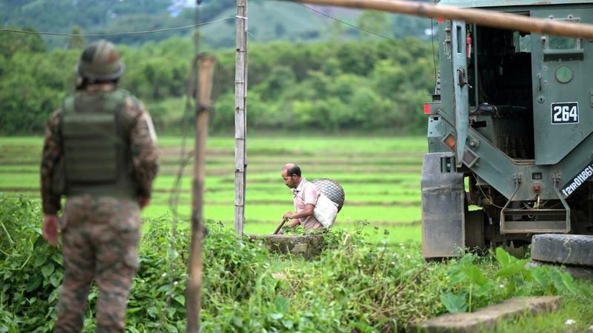 farming-under-the-shadow-of-guns-in-manipur’s-‘buffer-zone’