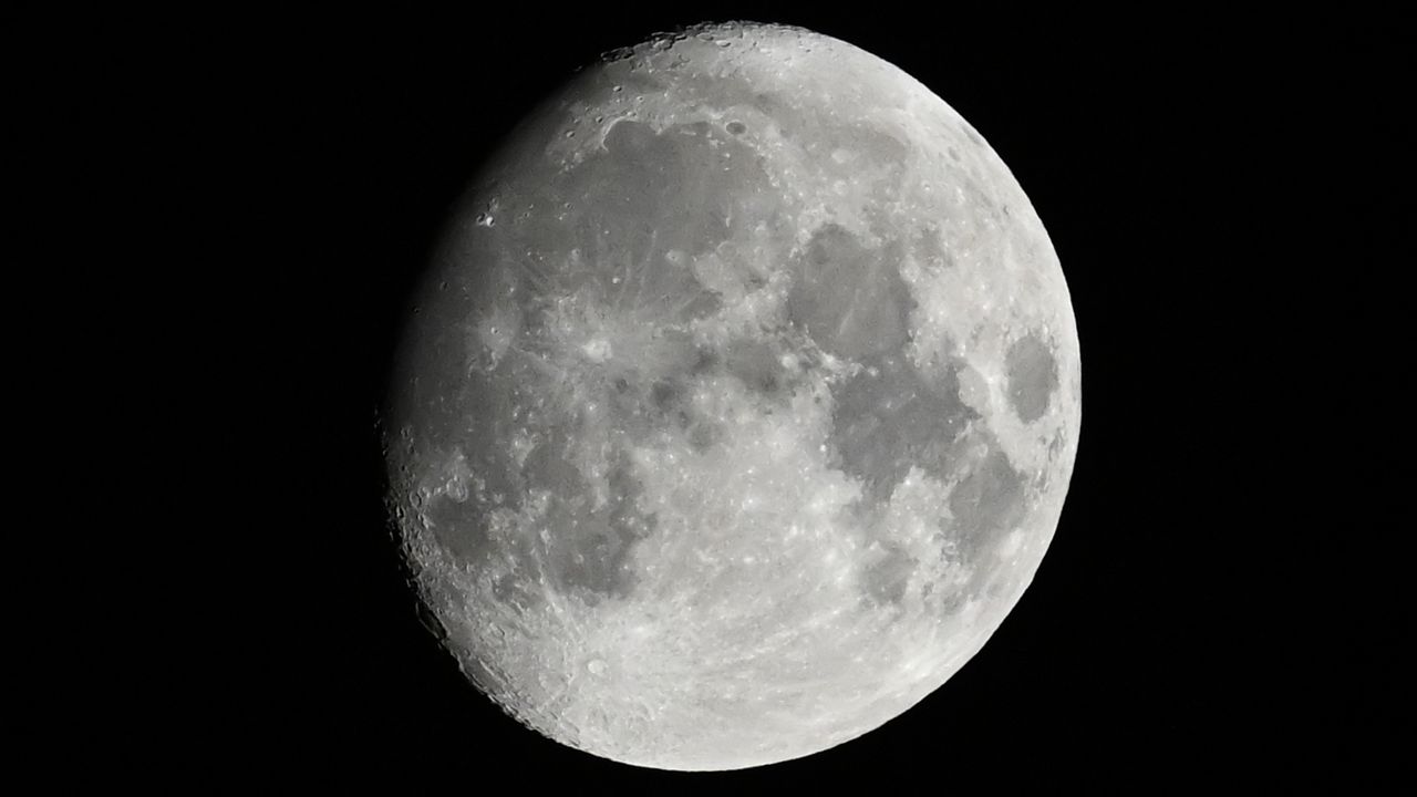 See the moon shine alongside red supergiant star Antares after sunset tonight