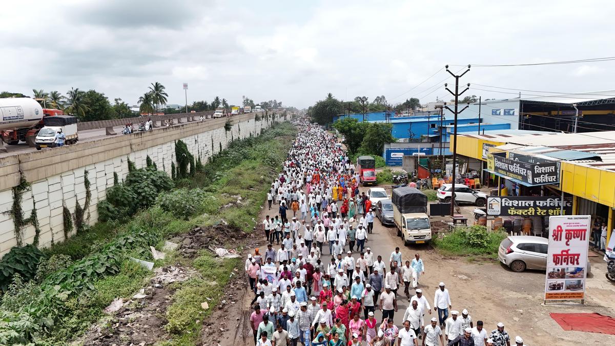 thousands-march-in-silent-rally-in-kolhapur,-demanding-return-of-elephant-mahadevi-by-ngo-vantara