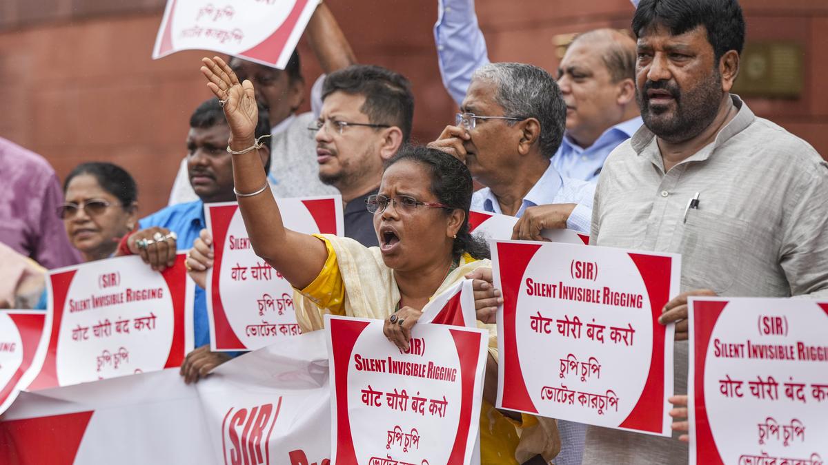 absurd-to-link-sir-in-bihar-with-tamil-nadu,-says-election-commission