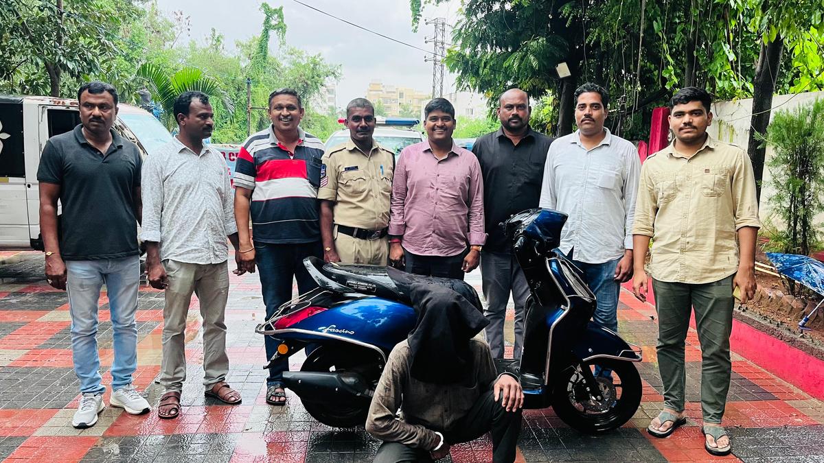 habitual-offender-accused-of-theft-at-place-of-worship-arrested-by-miyapur-police