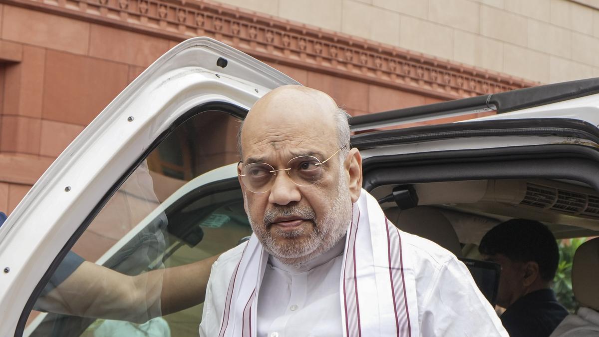 amit-shah-holds-meet-with-west-bengal-mps,-kick-starts-poll-preparations