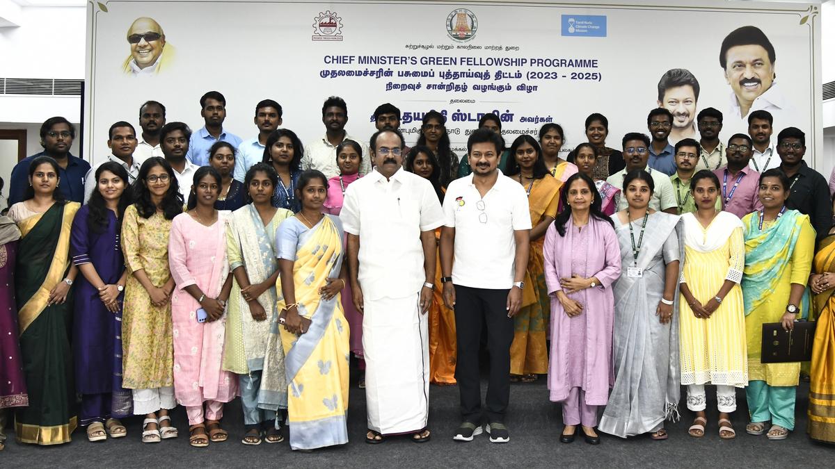 deputy-cm-distributes-certificates-under-cm’s-green-fellowship-programme