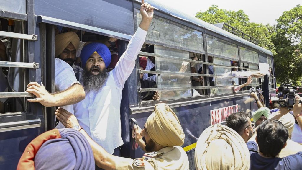 Akali Dal Stages Protest Against Punjab's Land Pooling Policy