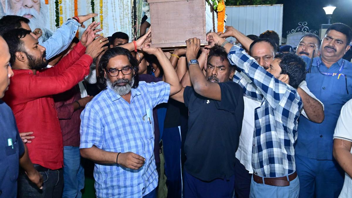 shibu-soren-funeral-live:-former-jharkhand-cm-to-be-laid-to-rest-at-ancestral-village-with-full-state-honours