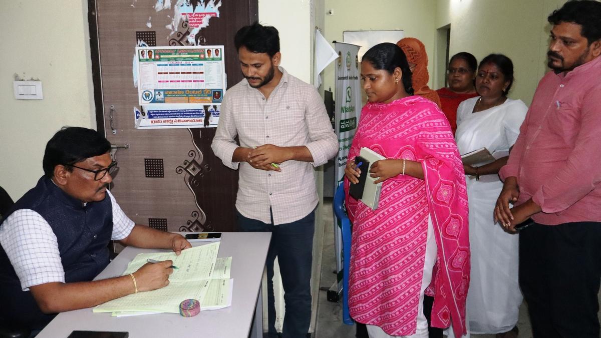 guntur-commissioner-cracks-the-whip-on-ward-secretaries