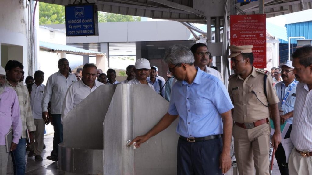 SCR General Manager Reviews Pagidipalli-Guntur-Vijayawada Rail Section
