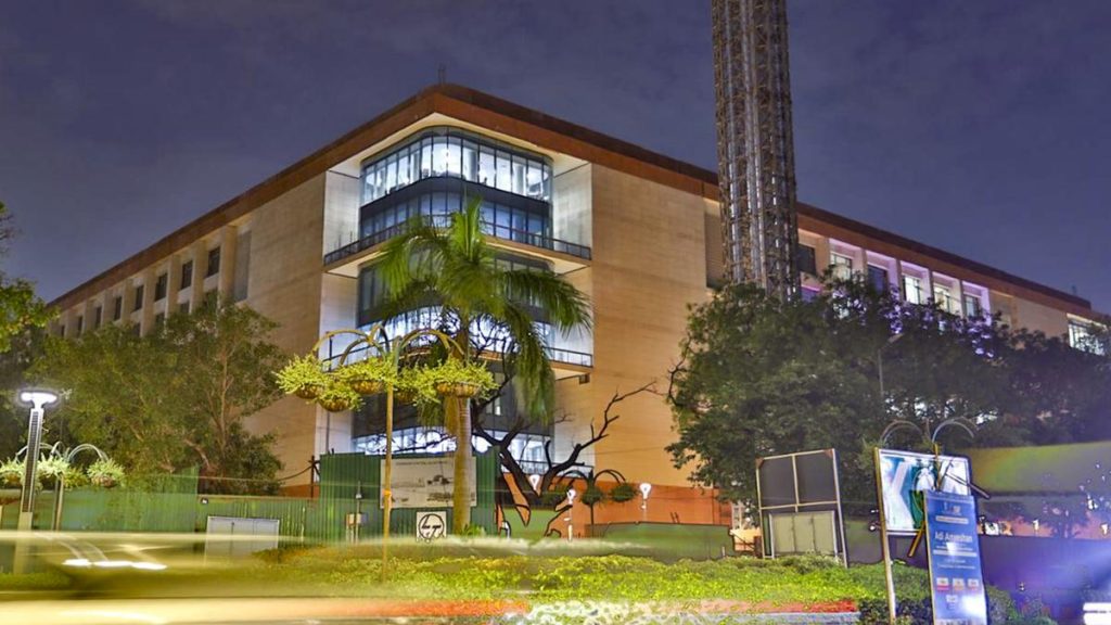 Central Government's Open Office Plan Faces Pushback from Officials
