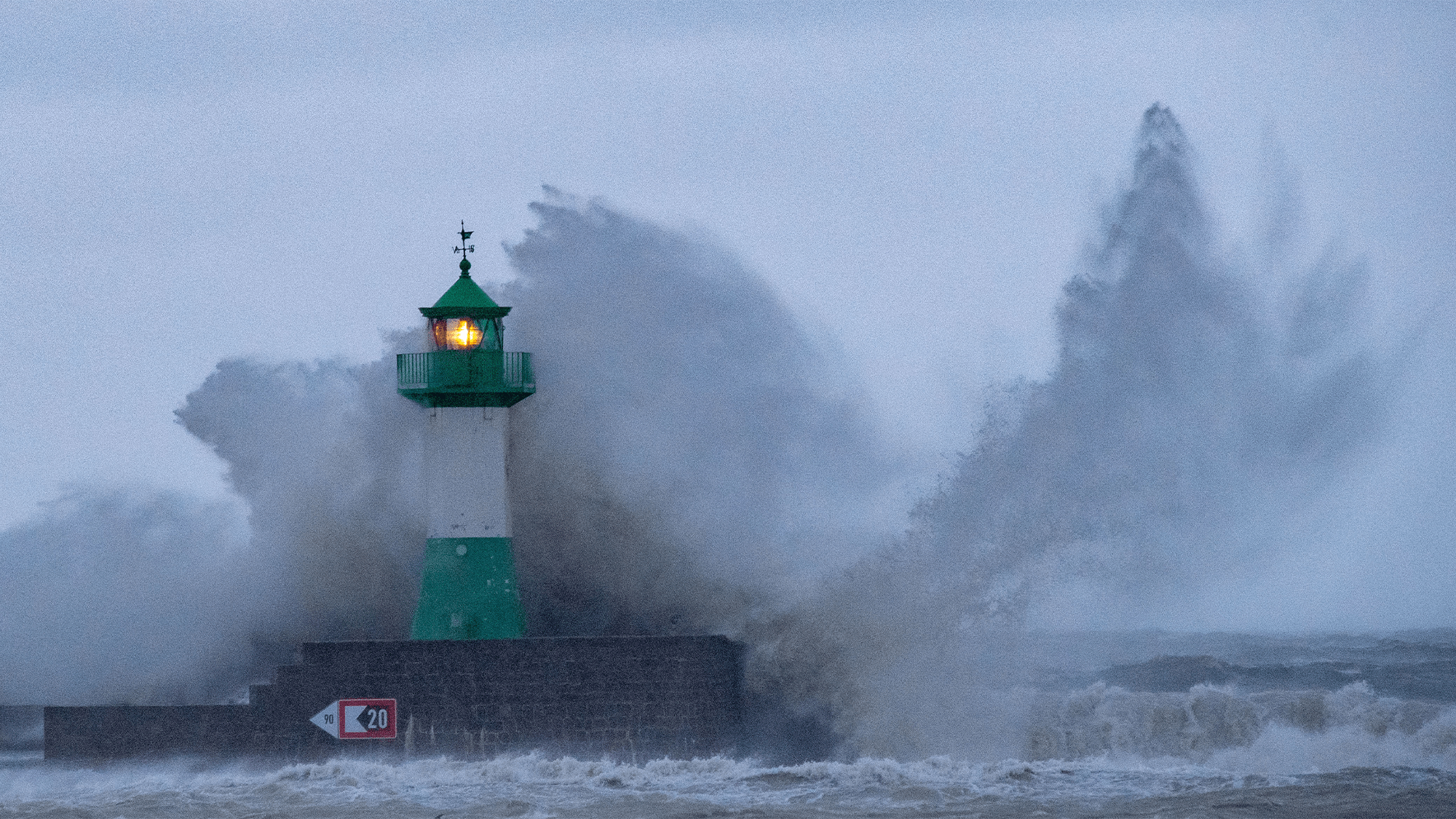 Enormous rogue waves don’t come out of nowhere