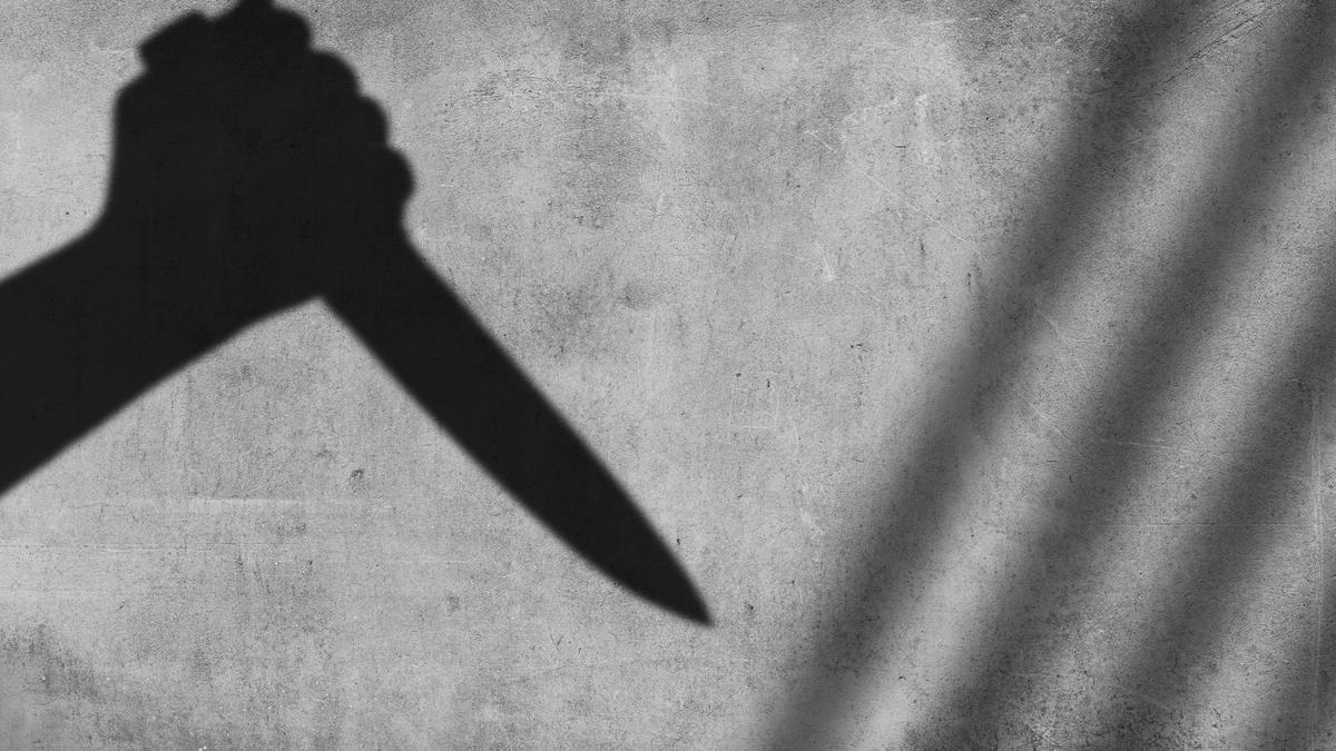 tiruppur-special-sub-inspector-on-duty-hacked-to-death-while-intervening-in-father-sons-dispute