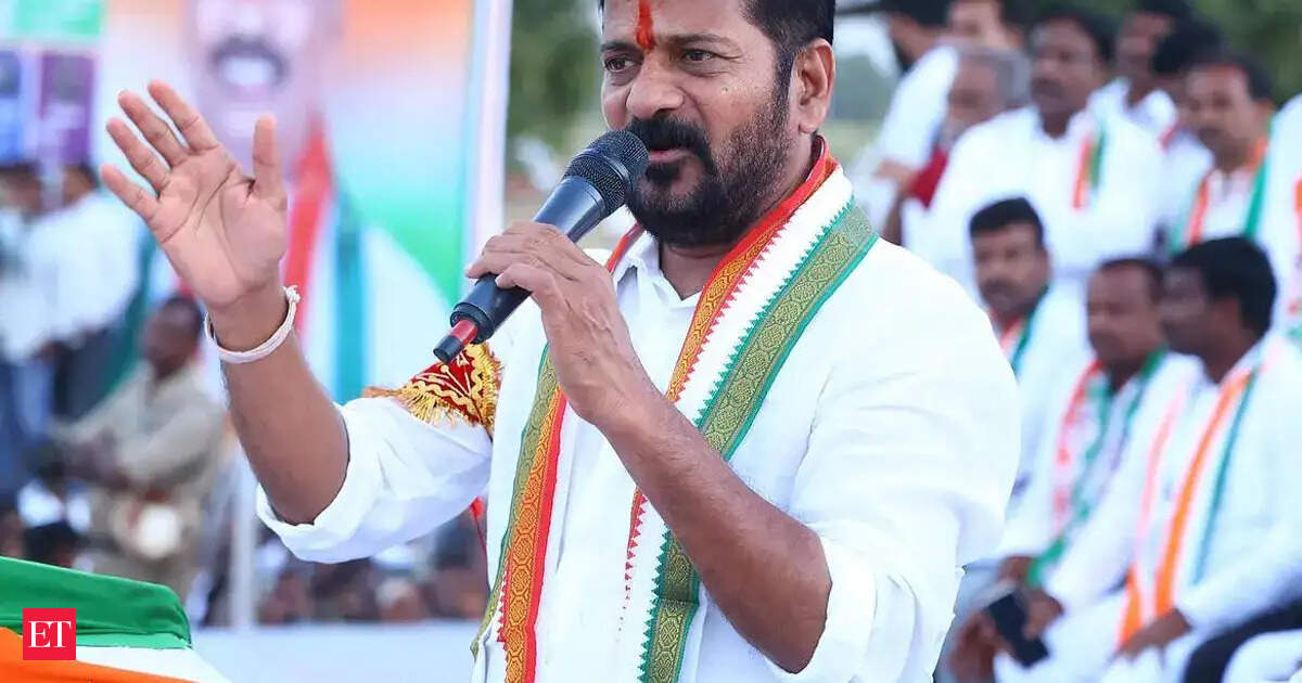 Telangana Congress stages dharna over Prez delay