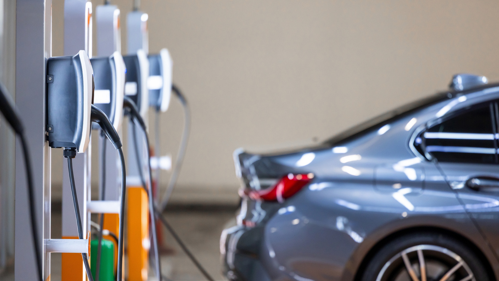 Huawei Is Working On An EV Battery That Can Last Over 1,800 Miles On A 5-Minute Charge