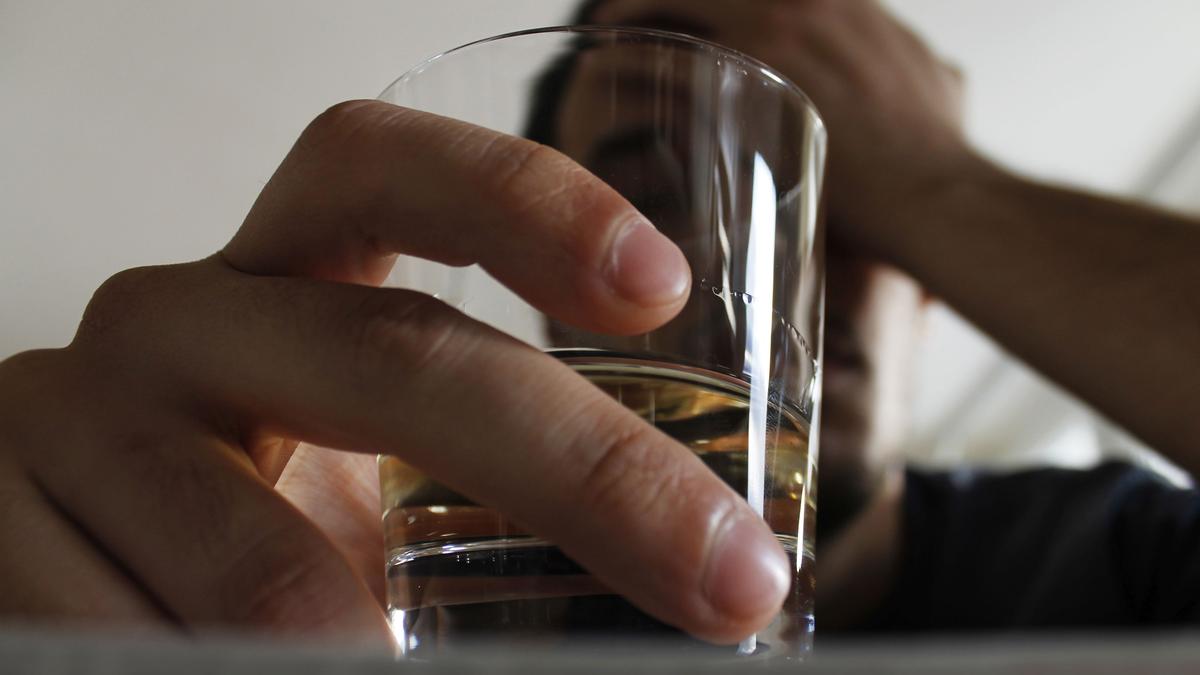 4-die-after-taking-herbal-medicine-for-alcohol-de-addiction-in-karnataka