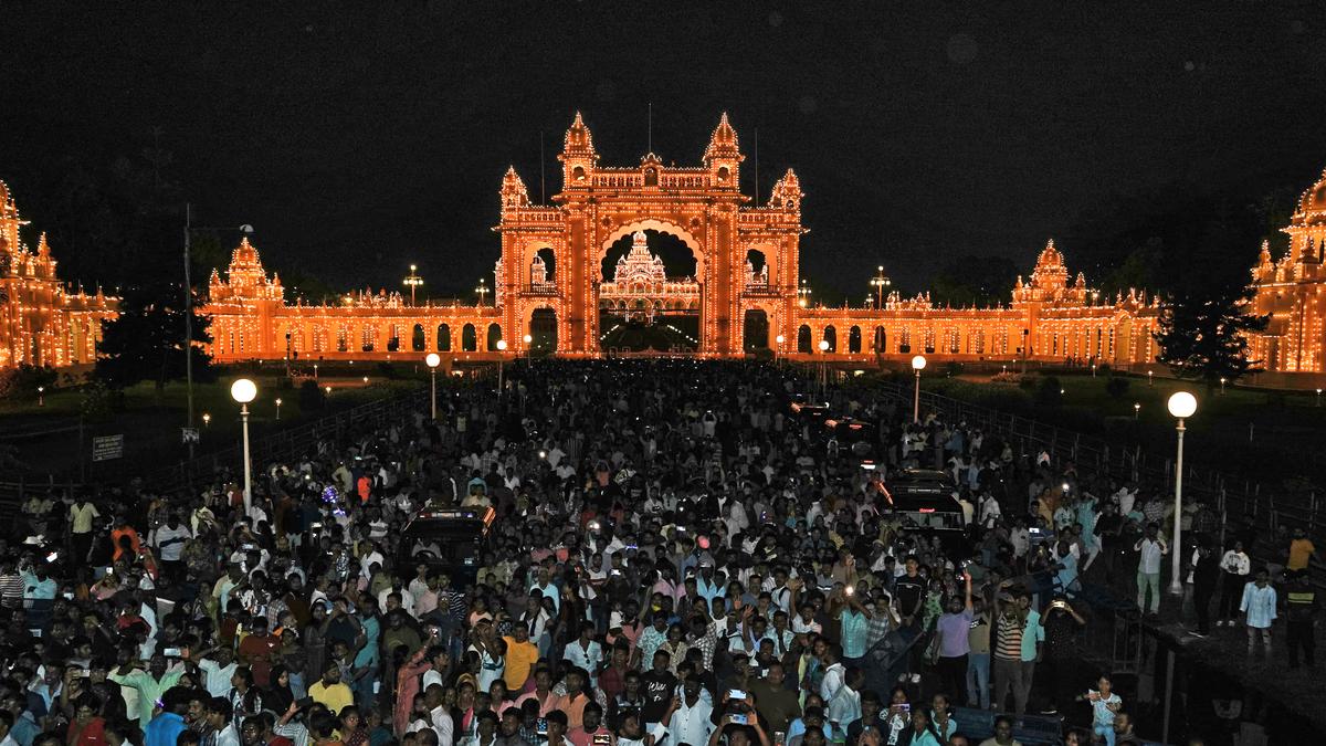 mysuru-dasara-illumination-to-be-more-attractive-and-innovative-this-year:-cesc-md