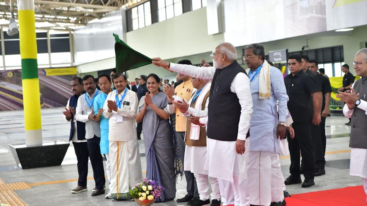 pm-modi-flags-off-bengaluru-metro’s-yellow-line