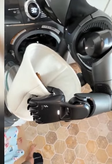 Figure AI Helix Humanoid Robot Loading Washing Machine