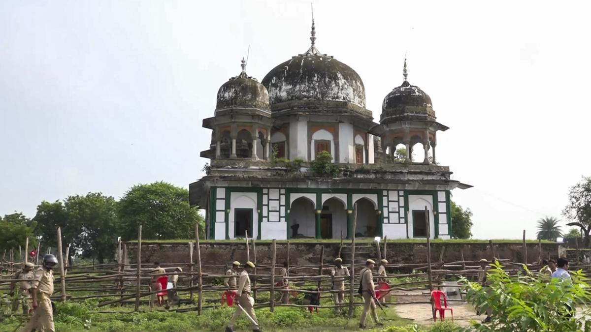fatehpur-mausoleum-vandalism-sparks-ruckus-in-up.-assembly 