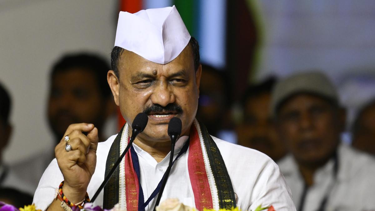 tpcc-chief-urges-formation-of-party-committees-without-delay;-‘vote-chori’-campaign-to-commence-on-august-14 