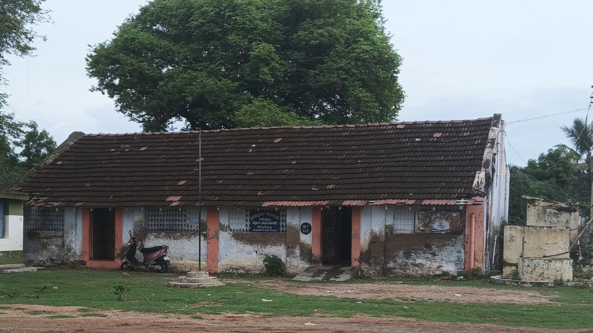 dilapidated-school-building-in-tiruverumbur-poses-danger-to-students