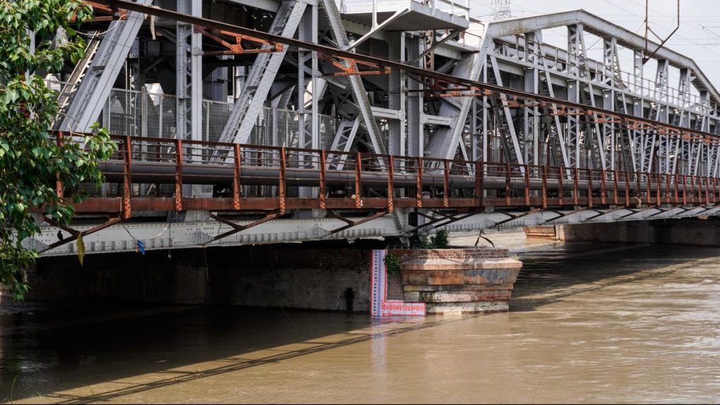 Water level of River Yamuna to breach the ‘warning level’ of 204.5 metres