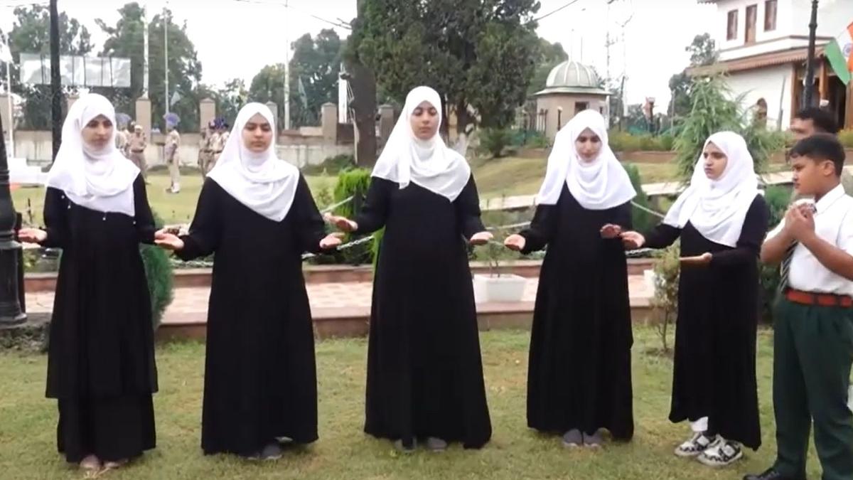 specially-abled-students-perform-national-anthem-in-sign-language-in-srinagar-on-independence-day