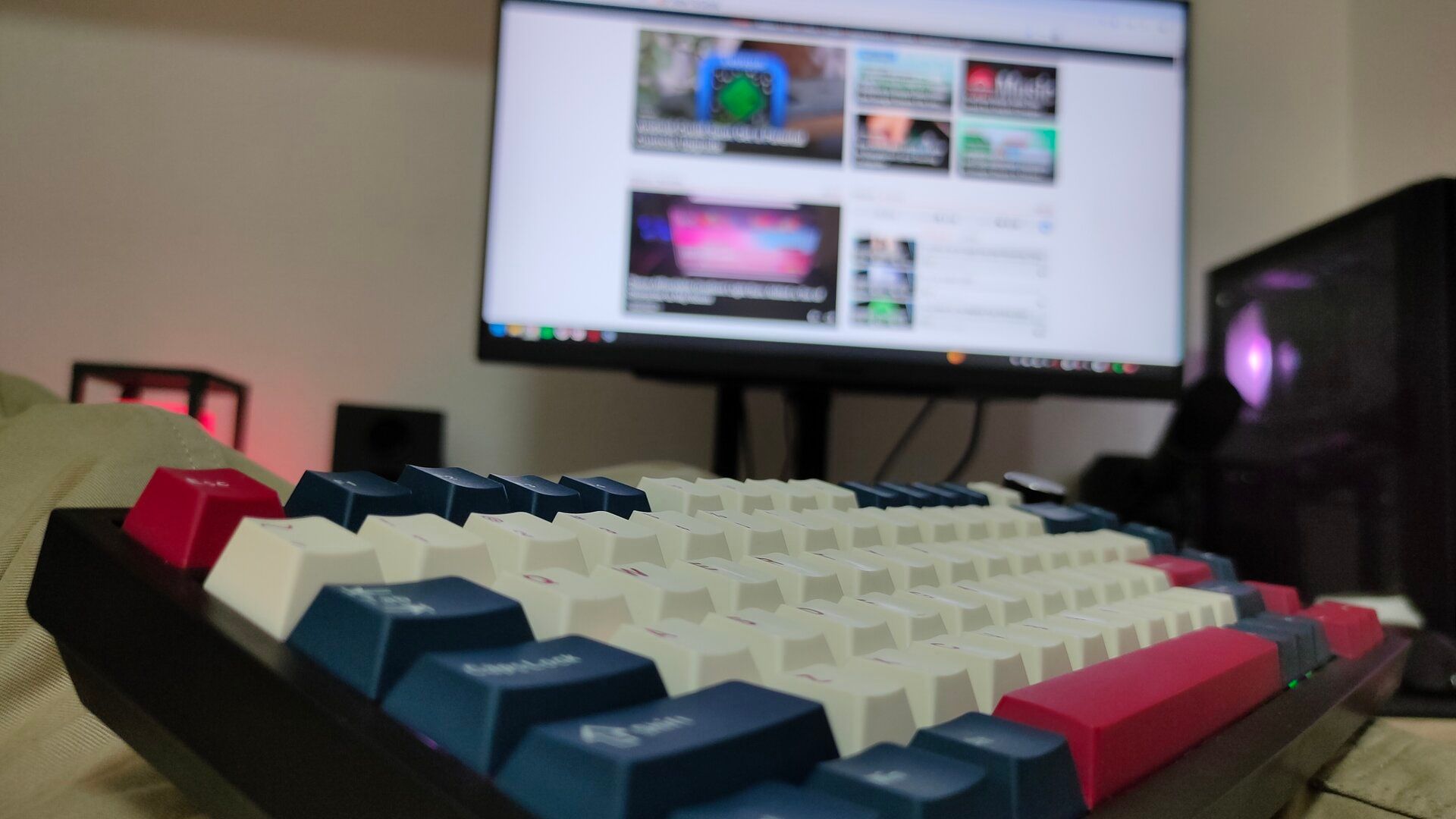 Why I’ll Take a Plastic Keyboard Over a Metal One Any Day