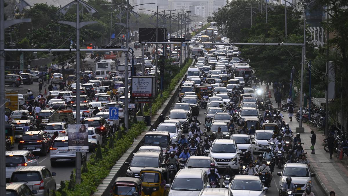 midweek-mayhem:-hybrid-work-clogs-hyderabad’s-it-corridor