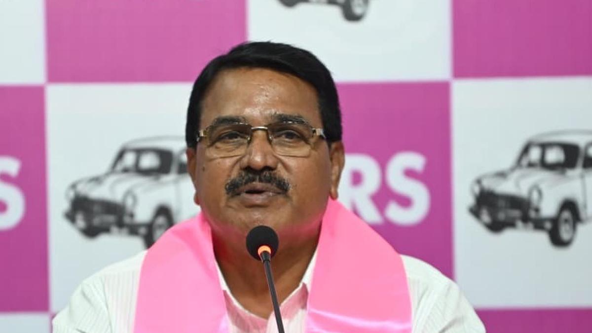 brs-flays-state,-centre-for-urea-crisis-in-telangana
