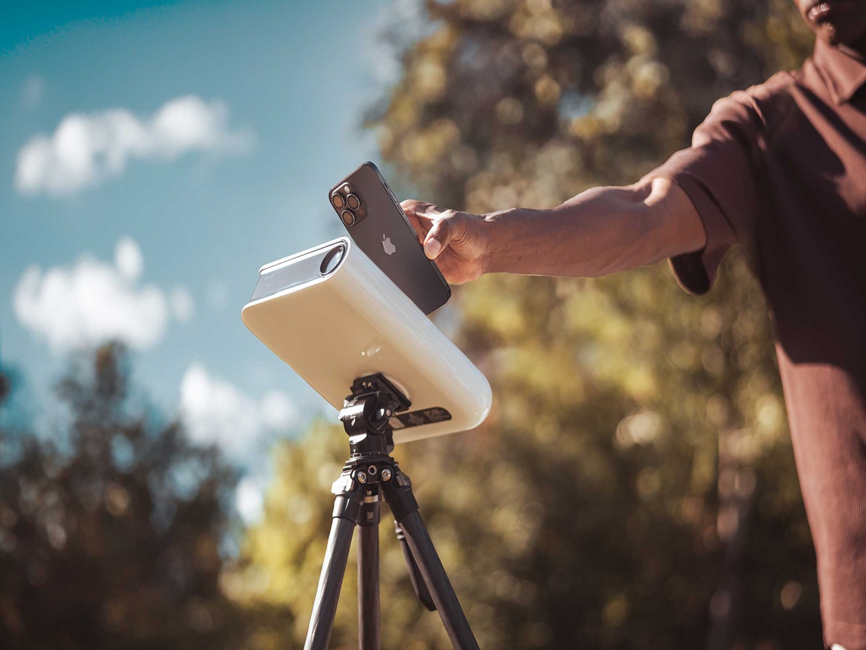 A new type of telescope uses your smartphone to see the stars, and it just went on sale