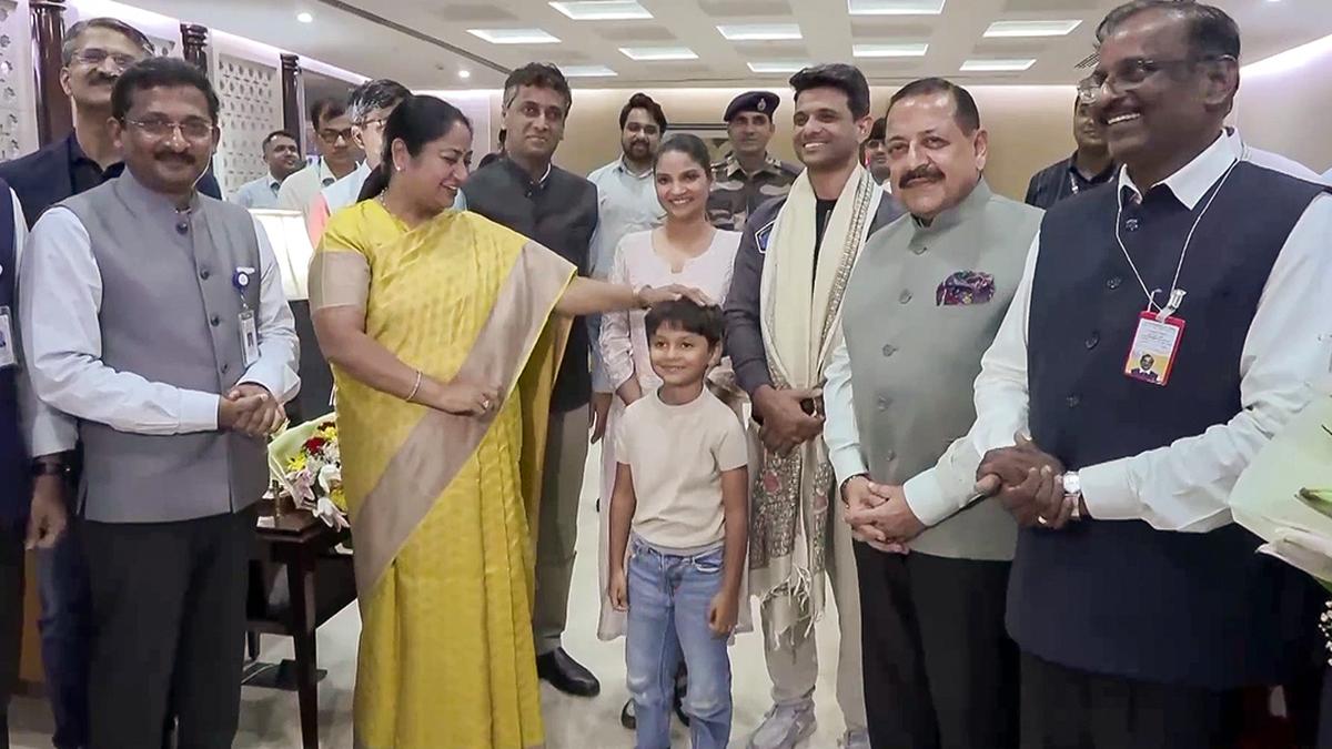 lok-sabha-discusses-shubhanshu-shukla’s-space-mission:-indian-on-moon-will-herald-viksit-bharat-in-2040,-says-jitendra-singh