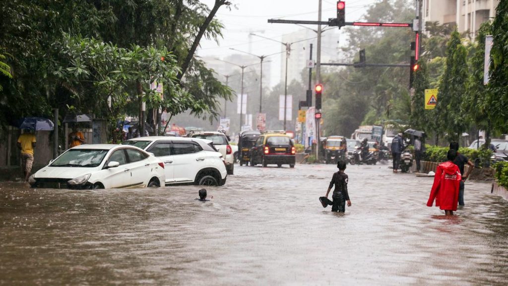 Rain wreaks havoc in Maharashtra, brings Mumbai to a standstill