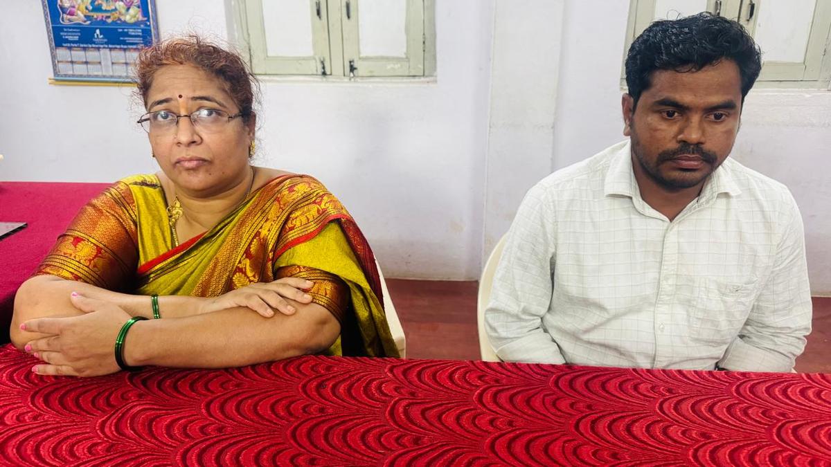 tahsildar,-surveyor-of-amangal-mandal-in-acb-net