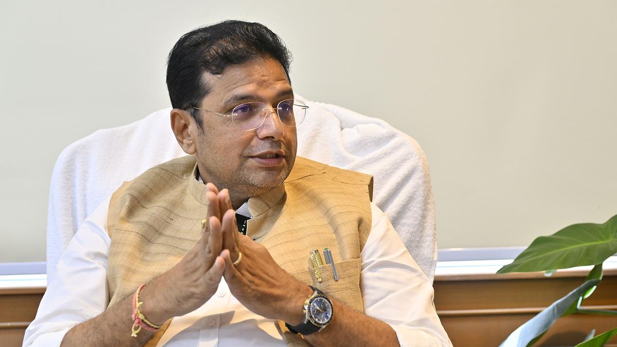 ktr-finds-it-convenient-to-accuse-congress-govt,-must-pose-queries-to-bjp-govt.-at-centre:-sridhar-babu 