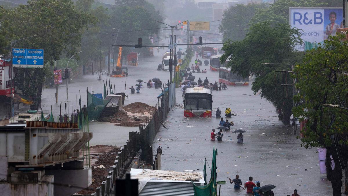 mumbai-rains:-extreme-rainfall-intensified-by-climate-change-and-multiple-weather-systems,-warn-scientists,-climate-experts 
