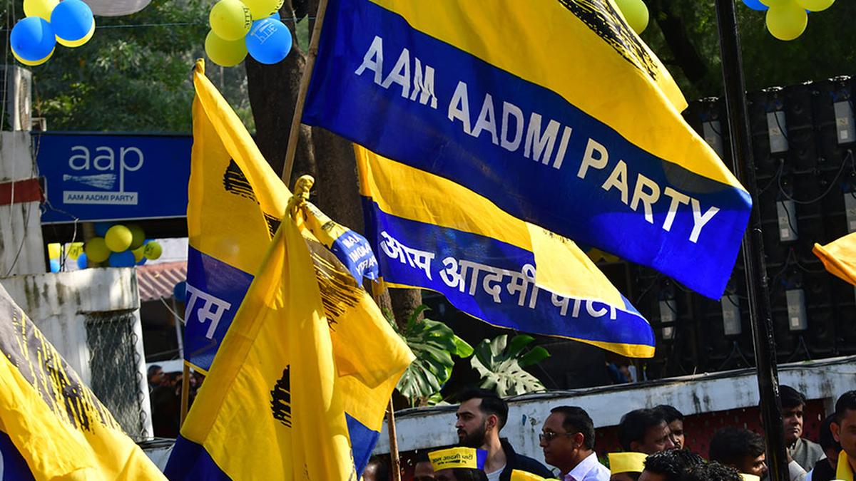 eci-is-in-league-with-bjp,-losing-its-credibility:-aap