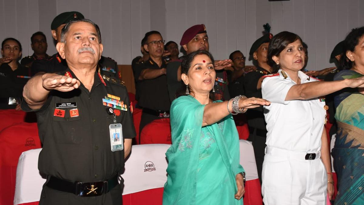 army-chief-general-upendra-dwivedi,-wife-pledge-to-donate-organs-after-death