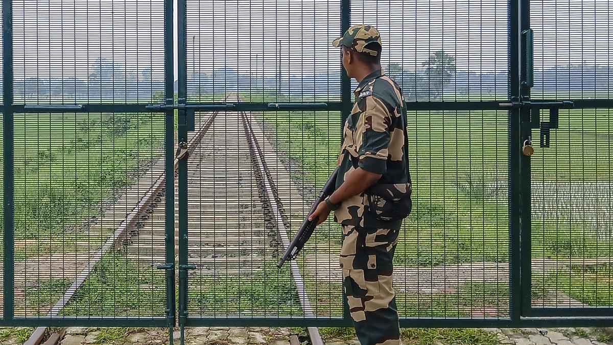 land-acquisition-for-fencing-148-km-of-west-bengal-bangladesh-border-yet-to-start