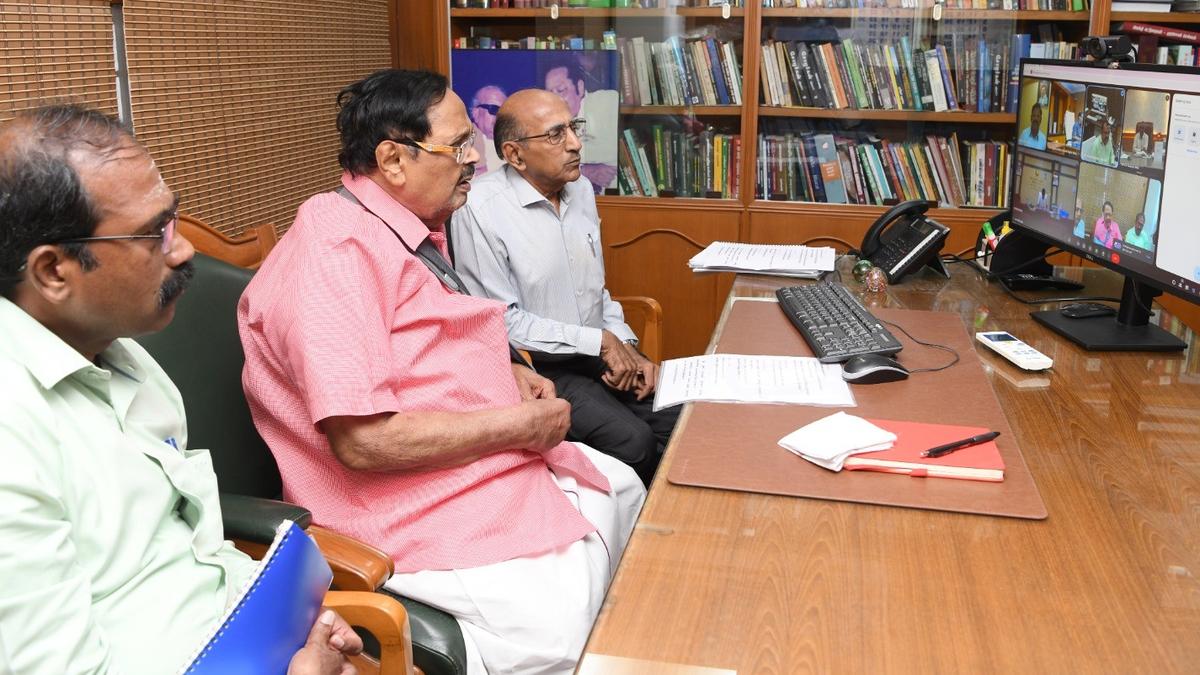 minister-duraimurugan-chairs-review-meeting-with-chief-engineers-of-wrd