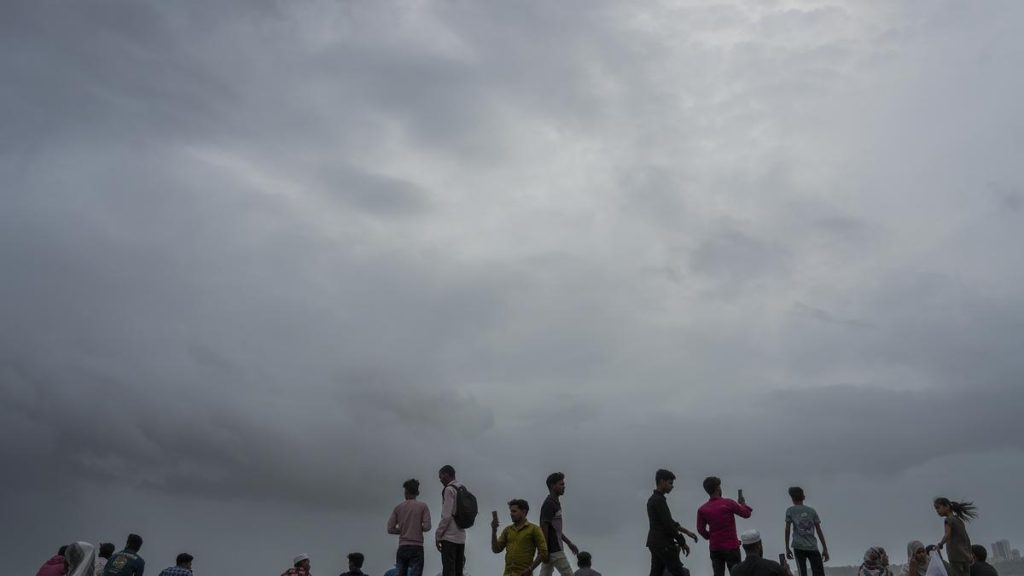 Mumbai rains LIVE: Schools, colleges reopen after relief from heavy rains