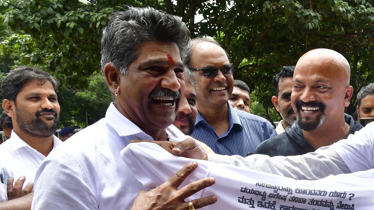 udupi-police-take-mahesh-shetty-thimarody-into-custody