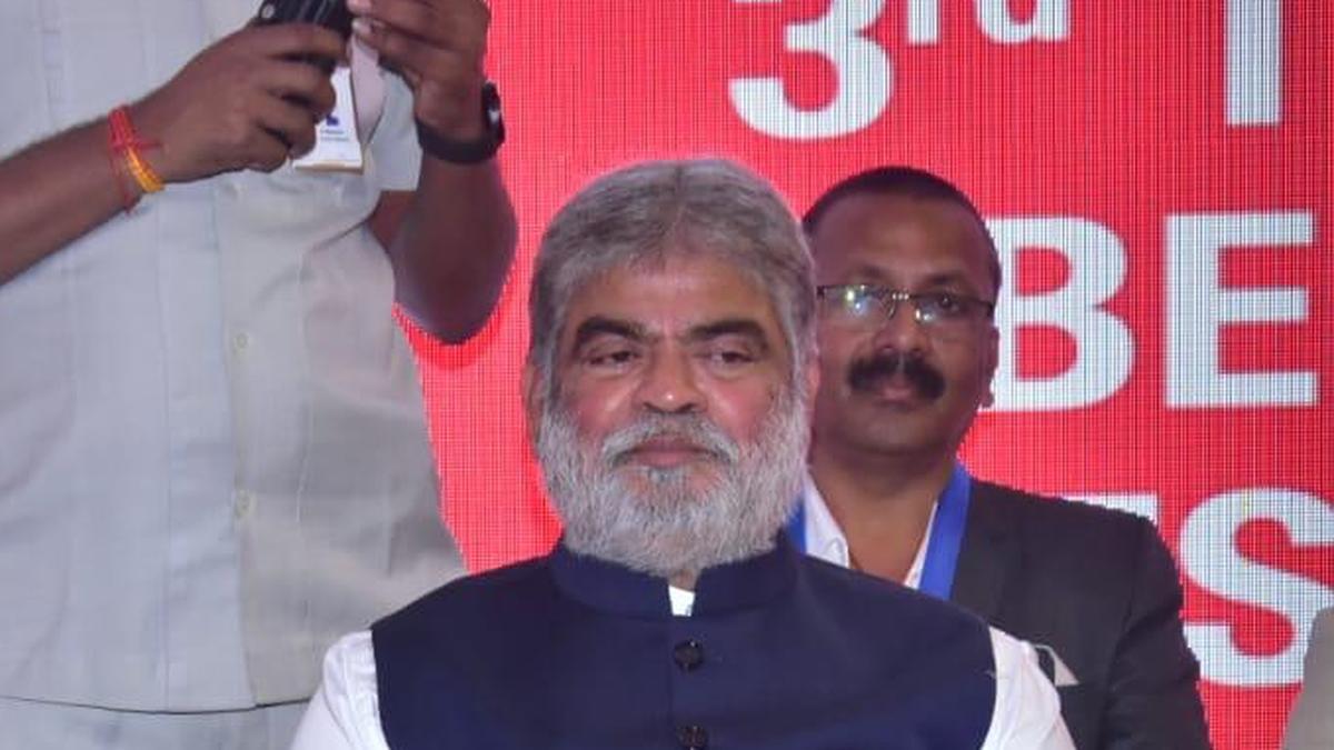 telangana-assembly-speaker-in-focus-as-he-faces-sc’s-deadline-to-decide-status-of-turncoat-mlas