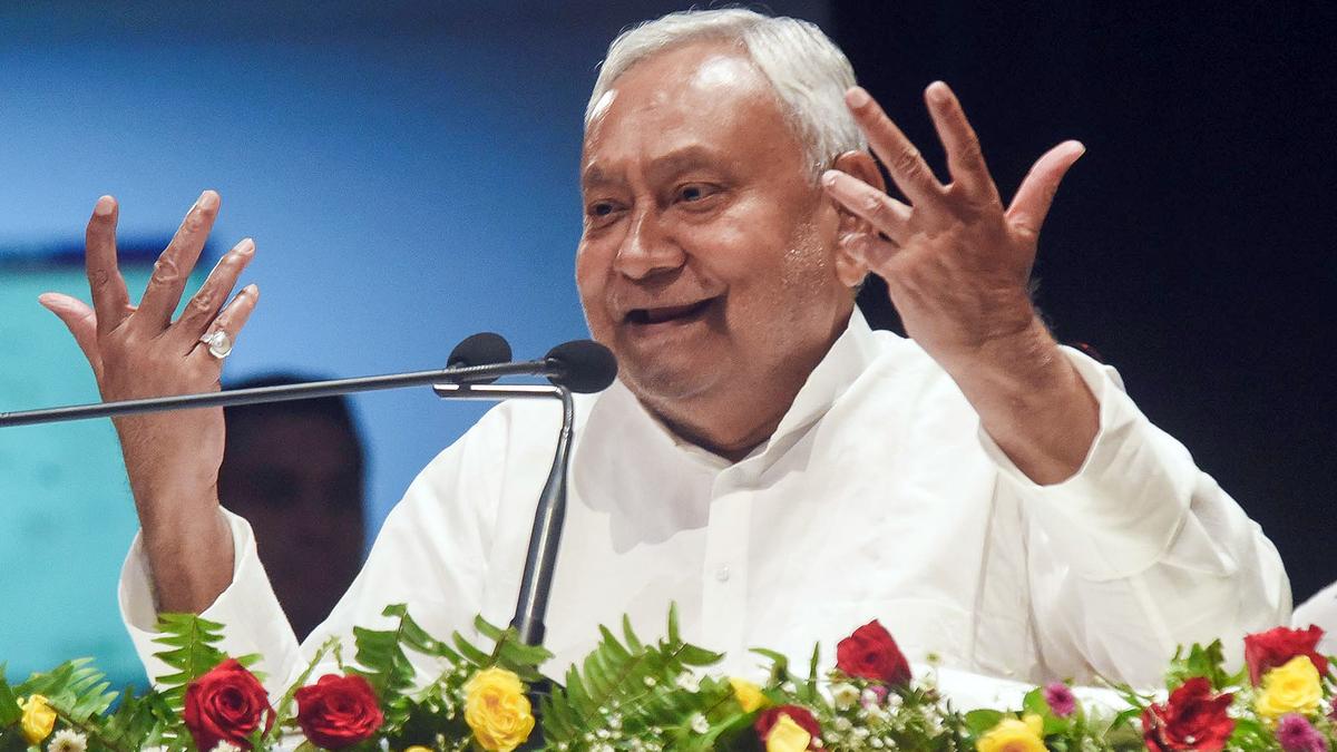 nitish-refuses-wear-skull-cap-at-madrasa-event-in-patna