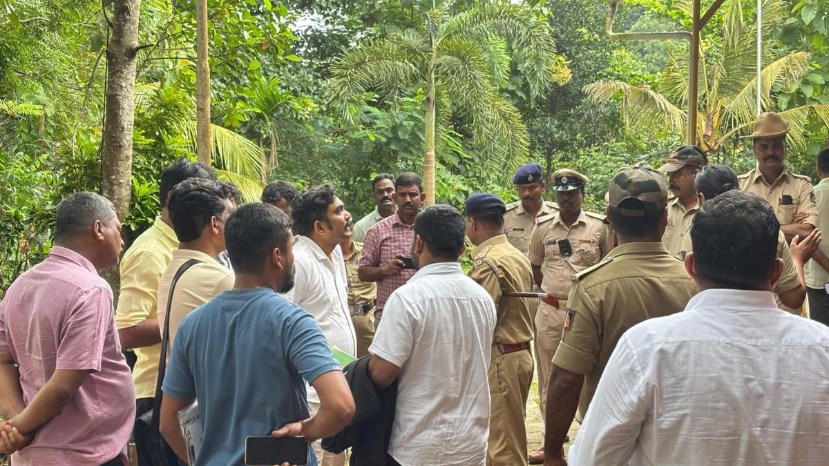 police-book-girish-mattannavar-and-others-for-obstructing-the-arrest-of-mahesh-shetty-thimarody