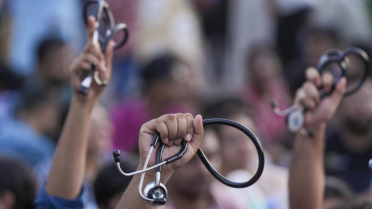 applications-invited-for-1,623-posts-in-17-specialities-at-telangana-hospitals
