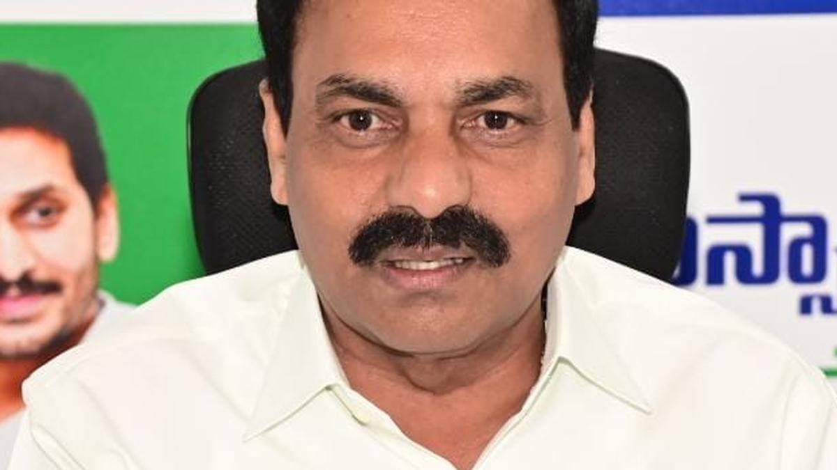 kakani-accuses-govt.-of-failure-to-supply-urea-to-farmers