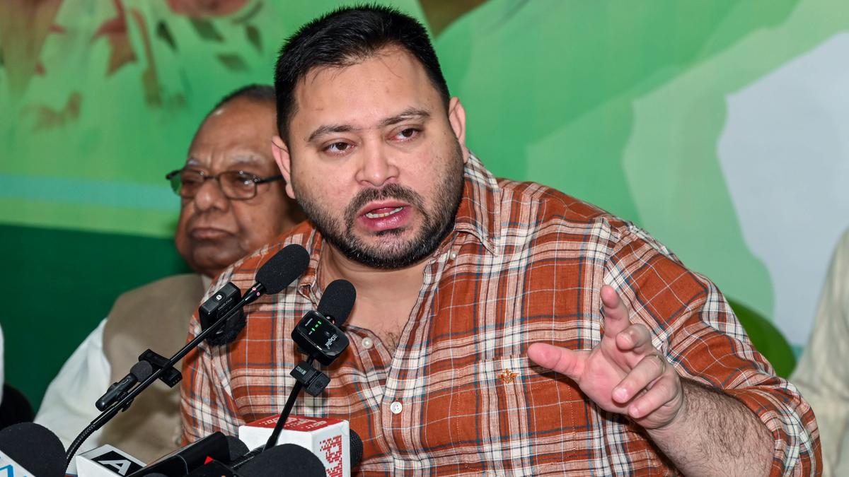 former-bihar-deputy-cm-tejashwi-yadav-booked-in-uttar-pradesh-for-calling-pm-modi-‘vote-thief’-in-post
