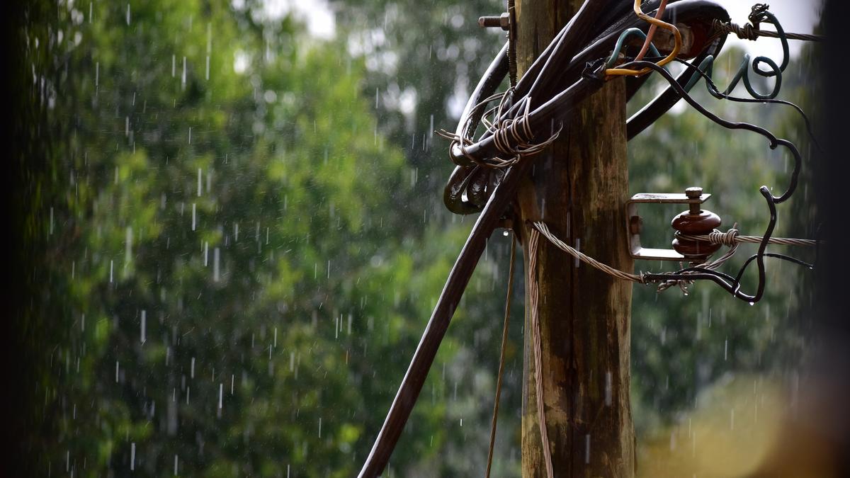chennai-corporation-sanitation-worker-electrocuted-in-kannagi-nagar